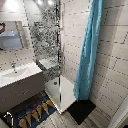 Апартаменти Avec Piscine, Parking, Clim, A 50m Агд